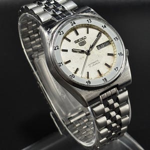 1990 Vintage Seiko 5 heren automatisch roestvrij staal gemaakt zeldzaam polshorloge Japanse cal, 7009A/17J