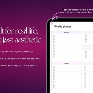 Pu&ograve; includere: Un pianificatore settimanale digitale visualizzato sullo schermo di un tablet con caselle di controllo per le attivit&agrave; quotidiane. Il testo recita: Built for real life, not just aesthetic. Tap any section to jump instantly. No endless scrolling.