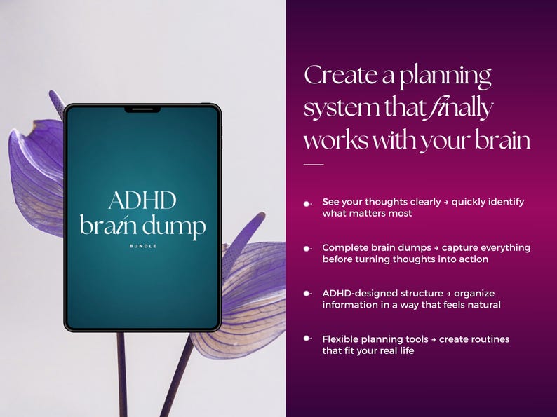 Pu&ograve; includere: Un tablet digitale che mostra il testo ADHD brain dump BUNDLE su uno schermo verde acqua. Il lato destro presenta testo bianco su sfondo viola: Create a planning system that finally works with your brain, oltre a quattro punti elenco.