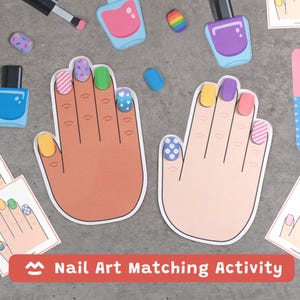 Puede incluir: Un juego de actividad de combinación de arte de uñas con dos recortes de manos con diseños de uñas coloridos. El juego incluye botellas de esmalte de uñas, pinceles de esmalte de uñas y un diseño de arcoíris. El texto "Nail Art Matching Activity" se muestra en la parte inferior.