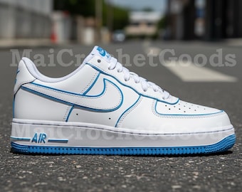 Air Force One con contorno azul personalizado / Diseño minimalista de dibujos animados / Zapatillas pintadas a mano / Diseño limpio inspirado en el océano