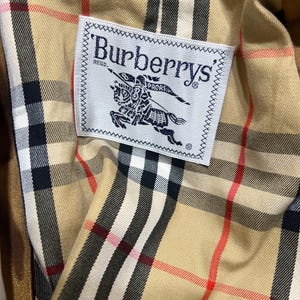 Vintage Burberrys Beige Trench Coat – Rare “S” Label Knight Logo – Check Lining – 97 cm Length