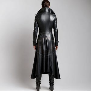 Front and back view of a men’s black leather vampire costume, featuring a long gothic trench coat, buttoned Victorian waistcoat, and slim-fit leather pants. The outfit is styled with a high collar and dramatic tailoring, suitable for cosplay, LARP, Halloween, and gothic fashion. Photographed in a neutral studio setting to highlight the real leather texture and structured silhouette.
