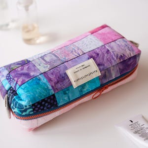 Handgemaakte katoenen batik patchwork toilettas || Make-upkoffertje voor op reis