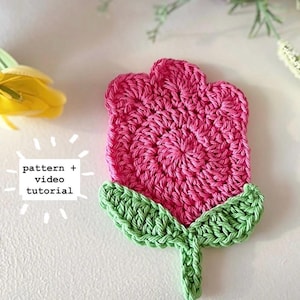Modèle de sous-verre tulipe au crochet PDF + tutoriel vidéo GRATUIT | Dessous de verre printanier faciles à faire soi-même | Joli motif au crochet de fleurs de tulipes, adapté aux débutants