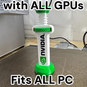 Pode incluir: Um dispositivo branco e verde impresso em 3D com o logotipo da NVIDIA. O texto na imagem diz "Compat&iacute;vel com TODAS as GPUs" e "Serve para TODAS as caixas de PC". O dispositivo tem uma base e um topo verdes, com um corpo central branco.