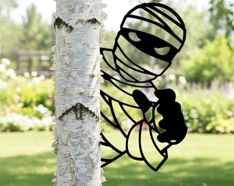 Spooky Bandaged Figure Peeking Tree & Fence Metal Decor, Halloween Wrapped Silhouette Tree Mount Metal Art, Creepy Bandaged Peekaboo Art
