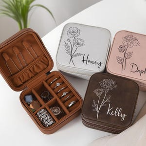 Engraved Leather Jewelry box,Bridesmaid Jewelry box,Personalized travel jewelry box,Leather Jewelry Travel Box,Travel Jewelry Case with Name