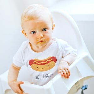 Hot Dog Onesie®, Tenue d'hiver pour le retour à la maison, Cadeaux mignons de baby shower pour garçons Vêtements de bébé rigolos Hot Diggity Onesie® T-shirts pour enfants Barboteuse pour bébé