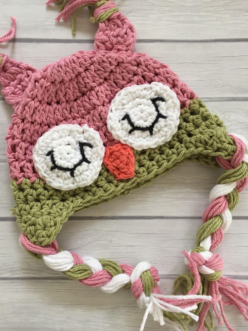 Owl hat for newborn and toddlers, crochet pink owl hat, newborn photo prop, baby owl hat, owl themed nursery or baby shower zdjęcie 4