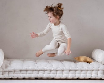 Handquiltad golvkudde i linne: Lekmatta i fransk stil