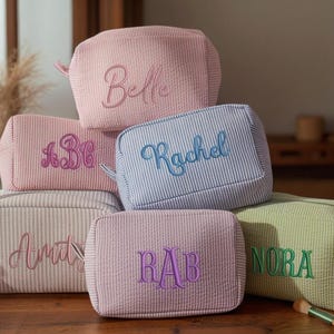 Personalized Seersucker Makeup Bag, Cosmetic Bag, Bridesmaid Gifts, Bridal Party Gifts, Makeup Organizer, Bridal Shower Gift