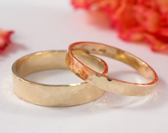 Fedi nuziali in oro giallo 9k martellato: set di anelli abbinati