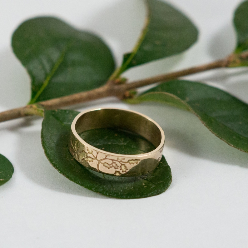 Mens Oak Wedding Band: A large 5mm wide 14k recycled gold wedding band image 5
