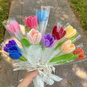 かぎ針編みのチューリップの花束、手作りのかぎ針編みの花、永遠の花、誕生日、結婚式、記念日、花嫁介添人への贈り物、ガールフレンド、友人、お母さんへ