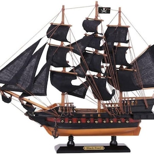 Handcrafted Black Pearl Pirate Ship Model – 35CM Replica with Black Sails – Nautical Decor – Collector’s Gift – Pirate Ship Ornament