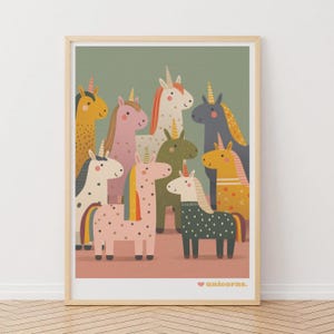 Lámina artística de Amigos Unicornios: Decoración infantil con ilustraciones extravagantes, arte colorido para el dormitorio de una niña