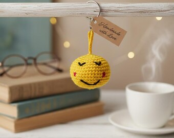Patrón de llavero de crochet con emoji sonriente – Amigurumi PDF, regalo adicional (descarga en PDF)