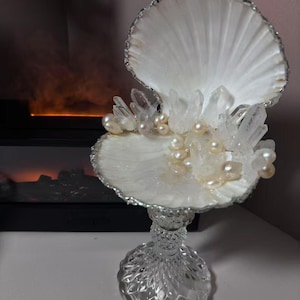 Handmade crystal pearl shell display dish natural shell decor, jewelry holder, candle tray, unique home decoration, ocean-inspired gift
