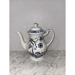 Cafetera/tetera nórdica clásica azul cebolla J&G Meakin vintage con tapa.