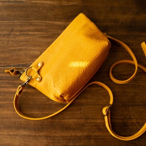 FOKS FORM Mi Bag 06 , borsa borsa a tracolla in pelle crossbody, piccola borsa nera, piccola borsa a tracolla, borsa in pelle, pelle gialla, borsa crossbody, carta