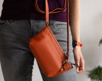 FOKS FORM Mi Tasche 06, Umhängetasche, kleine schwarze Tasche, kleine Umhängetasche, Ledertasche, orange Leder, Umhängegeldbörse, Karte