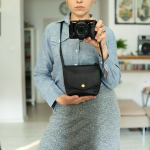 FOKS FORM Mi Tasche 015,Leder Umhängetasche,Ledertasche,kleine Crossbody Tasche,schwarze LederTasche,schwarze Leder Crossbody Tasche,strukturierte Tasche