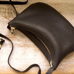 FOKS FORM Mi Bag 012, sac à bandoulière en cuir zippé, petit sac de messager, petit sac crossbody, sac de tous les jours, sac à main en cuir noir, carte