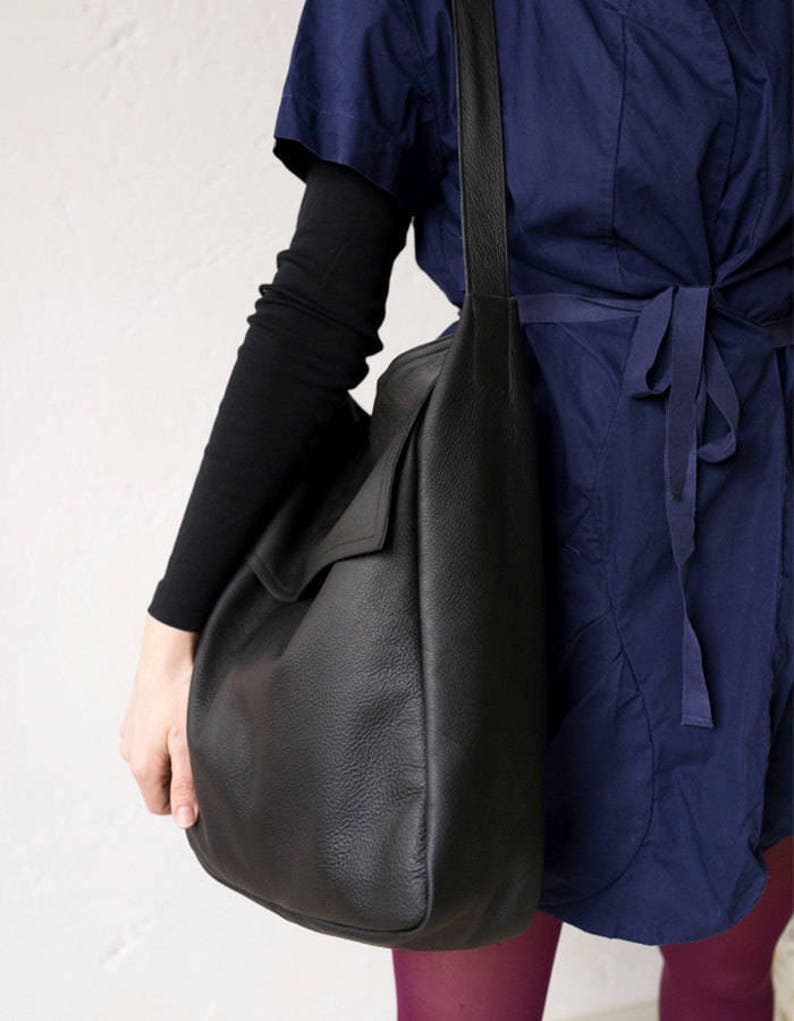 FOKS FORM Tote Bag 08, Minimal leather tote bag, handbag, shoulder bag, everyday bag, structured leather, structured bag, black leather tote image 5