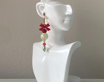Christmas Dangle Earrings with Red Bow Charms, Glass Beads, and Gold Accents – Festive Jewelry