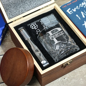 Conjunto de copos de uísque personalizados com caixa de madeira, conjunto de pedras de uísque, presente para padrinhos, presente para padrinhos, presente para o dia dos pais, presentes de uísque para ele e seu pai