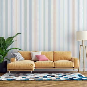 Carta da parati a righe blu, rosa e verdi: murale colorato e giocoso con fresca energia pastello, arredamento moderno e stravagante