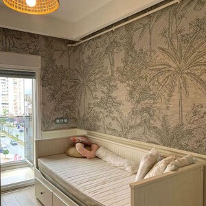Carta da parati con alberi tropicali verdi lineari, design botanico moderno, murale con foresta lussureggiante, decorazione naturale