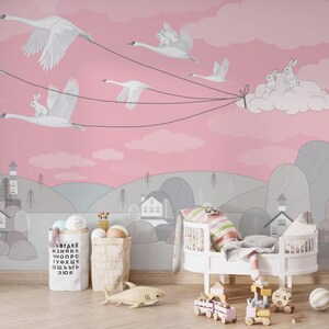 Viaggio dei conigli con carta da parati rosa scuro con uccelli, simpatica avventura con animali, cameretta per bambini
