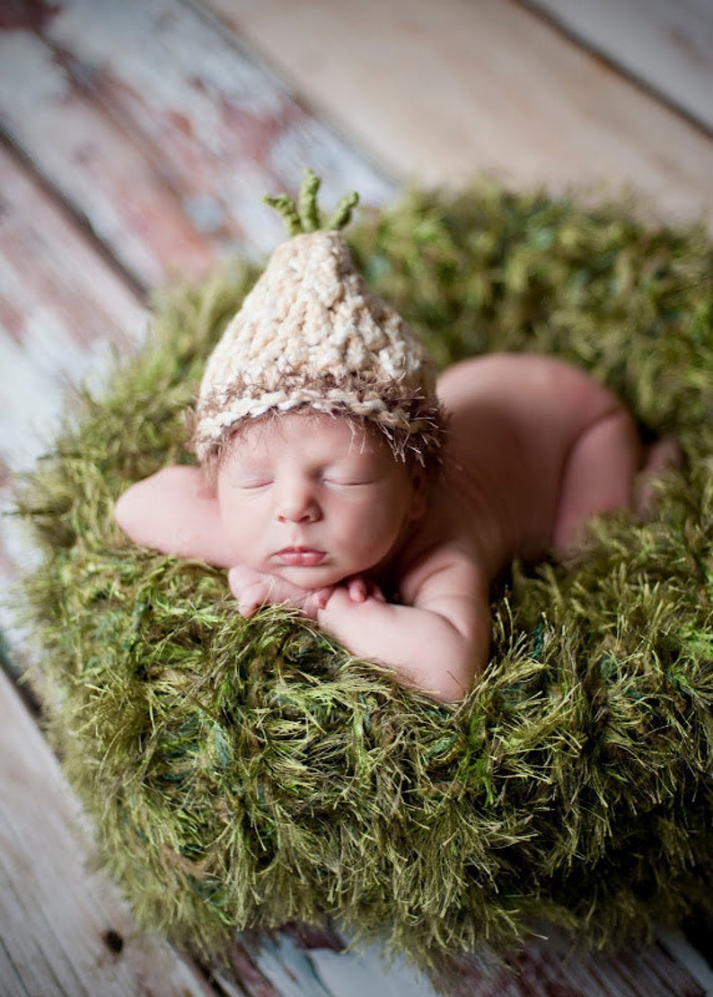 Grass Prop Mossy Baby Blanket Photo Prop. Green 'Grass' Outdoor Look Infant Newborn Photography Prop image 1