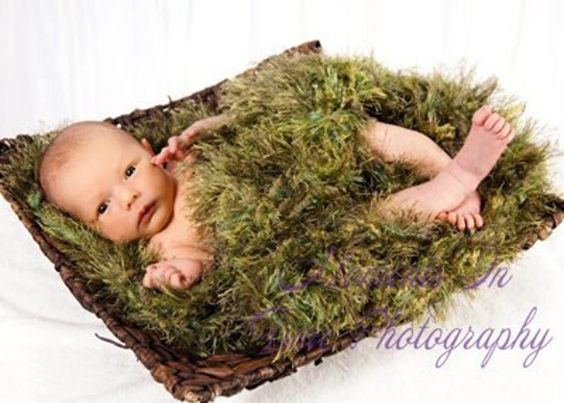 Grass Prop Mossy Baby Blanket Photo Prop. Green 'Grass' Outdoor Look Infant Newborn Photography Prop image 3