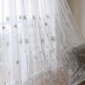 Tende trasparenti con ricamo a margherite - Tende floreali bianche, misura personalizzata (2 pannelli)