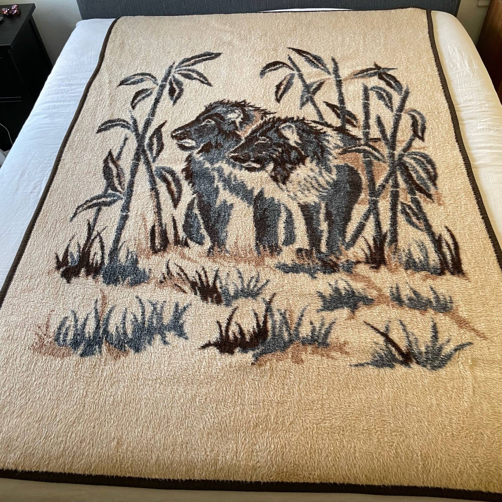 Wild Oak Wrap Blanket – Arcana