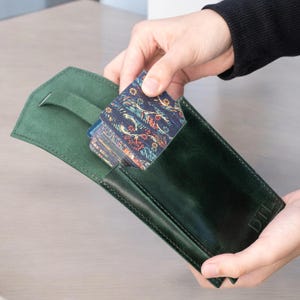 Estuche de Tarot hecho a mano: Estuche de cuero genuino para cartas de Tarot y Oráculo, regalo personalizado para almas brujas y viajeros espirituales.