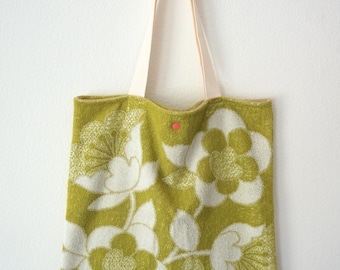 Upcycled Totebag from Colourful Vintage Towels / Vintage Towel Beach Bag in  avocado green / Reclaimed Shoulder Bag from Vintage Terry Towel