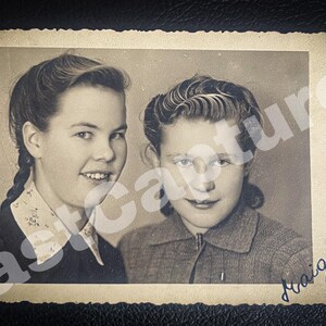 Antikes Frauenporträt, Lettische Postkarte aus der Vorkriegszeit, Professionelle Fotografie, Vorkriegsfoto, Liebesbrief, Freundschaftsfoto, RPPC, Schwesternschaft