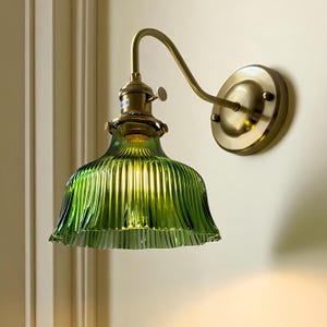 Vintage Green Glass Wall Sconce, Brass Wall Light Fixture, Modern Wall Lamp, Elegant Wall Lighting, Decorative Green Lamp.