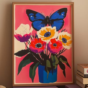 Póster de flores coloridas con mariposa azul, arte mural en rosa intenso, estampado botánico maximalista, póster floral vibrante, arte moderno, póster moderno.