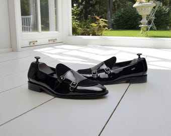 Zapatos de vestir de hombre con doble hebilla, de ante y cuero negro, hechos a mano.