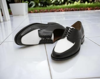 Zapatos Derby de piel bicolor hechos a mano: zapatos de vestir formales con cordones en blanco y negro