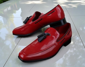 Mocasines de cuero rojo hechos a mano con borlas: zapatos de vestir sin cordones para hombre