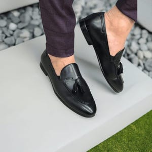 Handmade Black Leather Tassel Loafers: Men&#39;s Slip-On Dress Shoes
