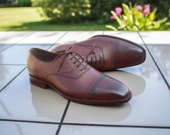 Handgemaakte bruine leren oxford-schoenen met platte neus: formele herenschoenen