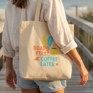 Ekologisk bomull tygkasse, först kaffe senare, minimalistisk surfstrandaccessoar, återanvändbar shoppingvän, surfare, present, kuststämning, miljövänlig