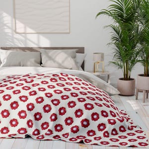 Cozy Floral Arctic Fleece Blanket | Soft Throw for Home Decor, Gift for Any Occasion, Perfect for Chill Nights, Flower Pattern